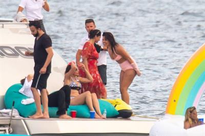 Priyanka Chopra sexy ass in a bikini partying on a yacht seen by paparazzi.










































