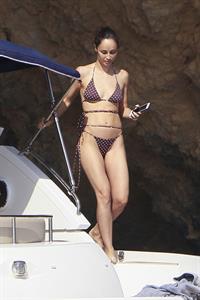 Cara Santana sexy ass in a thong bikini seen by paparazzi with Jesse Metcalfe.












































