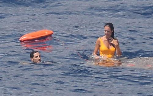 Silvia Toffanin nipple pokies in a wet sexy swimsuit seen by paparazzi on a yacht.









