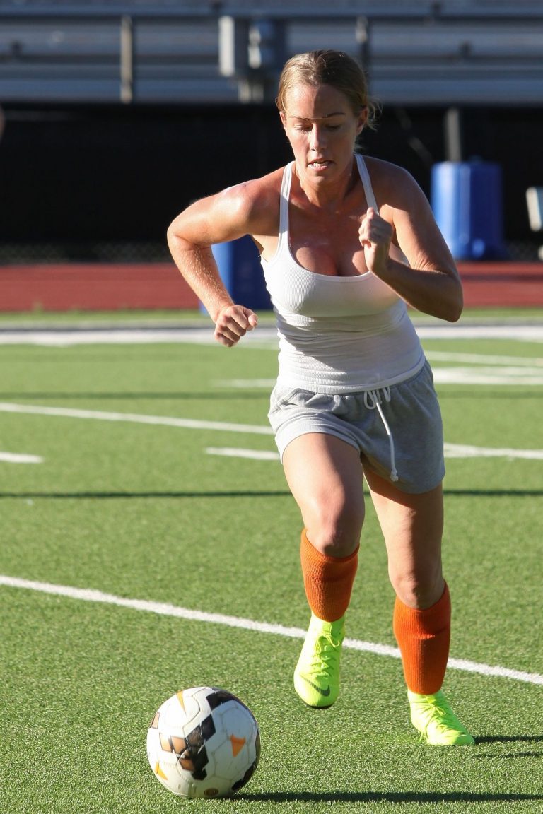 Kendra Wilkinson Pictures Kendra Wilkinson braless boobs showing her tits pokies seen by paparazzi playing soccer seen by paparazzi.