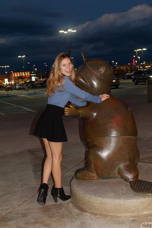 Katie Darling Pictures Katie Darling Titty Flashing