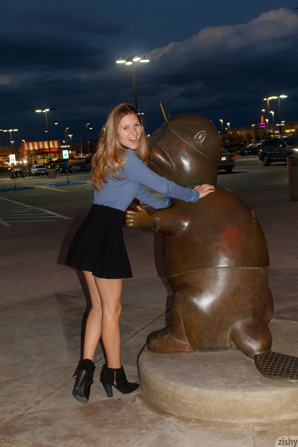 Katie Darling Titty Flashing