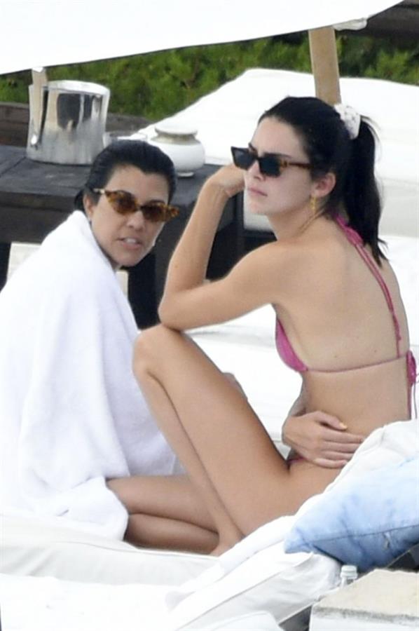 Kendall Jenner with Kourtney Kardashian sexy asses in thong bikinis seen by paparazzi.

