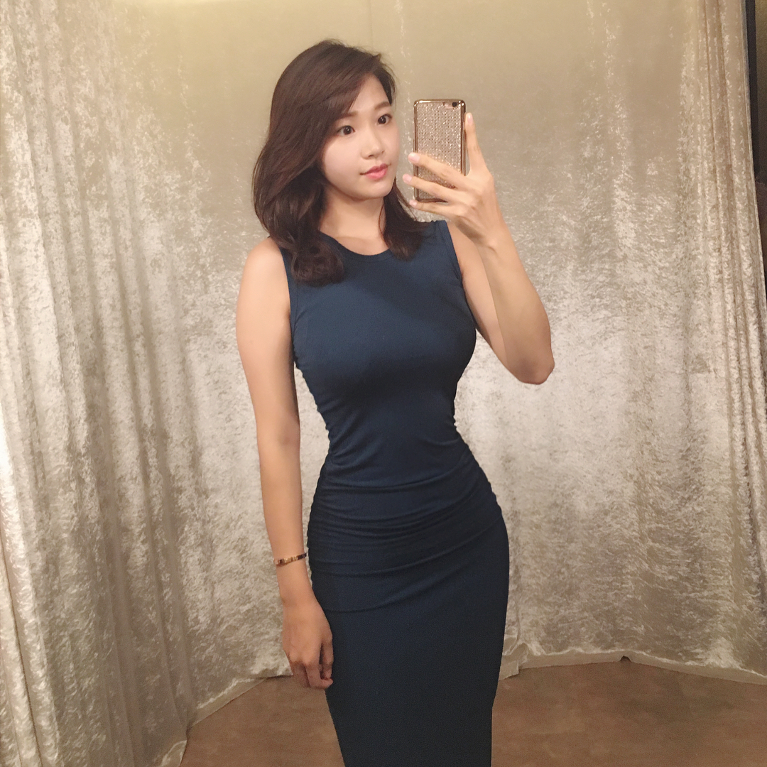 ohttomom taking a selfie