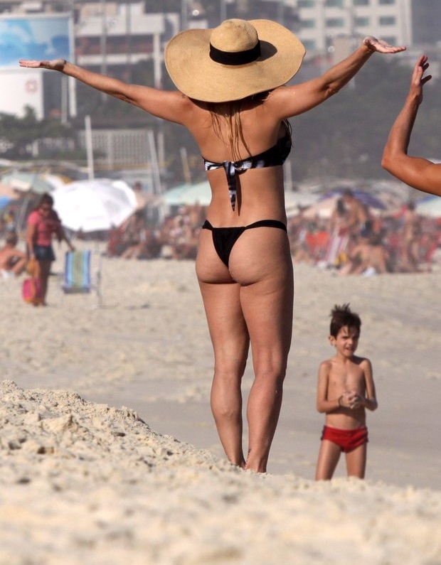 Danielle Winits in a bikini - ass