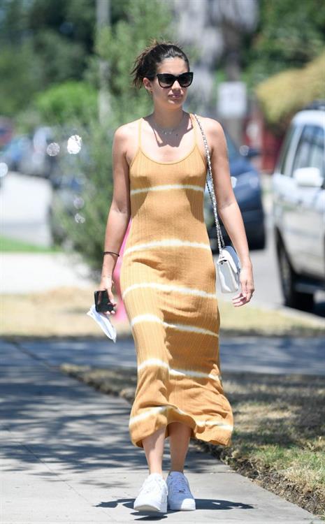 Sara Sampaio braless tits pokies in a dress seen by paparazzi.




