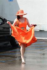 Phoebe Price nude pussy flash wardrobe malfunction seen pantyless by paparazzi.



