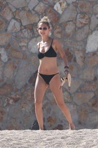 Nicole Richie sexy ass in a bikini at the beach with her daughter seen by paparazzi.












