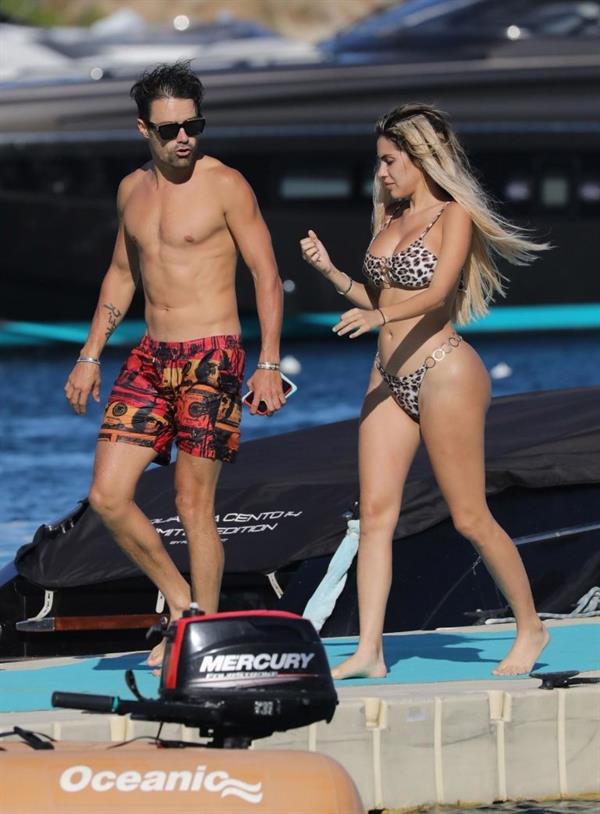 Alexa Dellanos sexy ass in a thong bikini also showing nice cleavage out on the water with her boyfriend Alec Monopoly seen by paparazzi.















