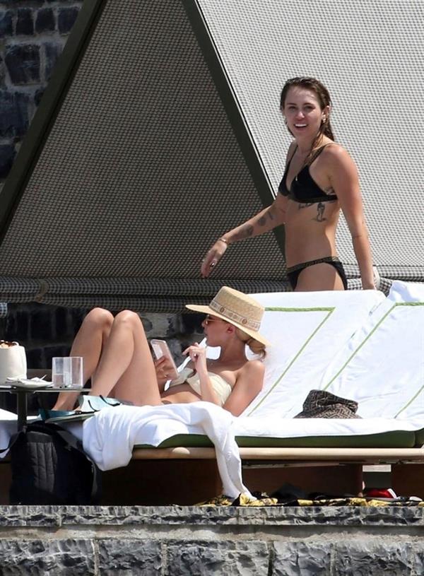 Miley Cyrus and Kaitlynn Carter making out kissing by the pool seen by paparazzi showing her lesbian side after leaving Liam Hemsworth.




