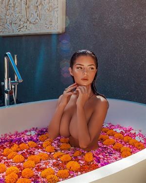 Demi Rose Mawby Nude Pictures In the tub