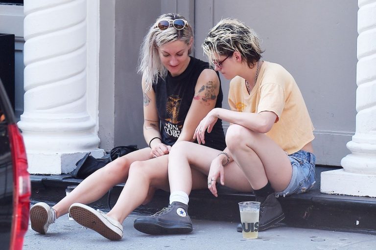 Kristen Stewart Pictures Kristen Stewart lesbian kiss making out with Dylan Meyer seen by paparazzi.