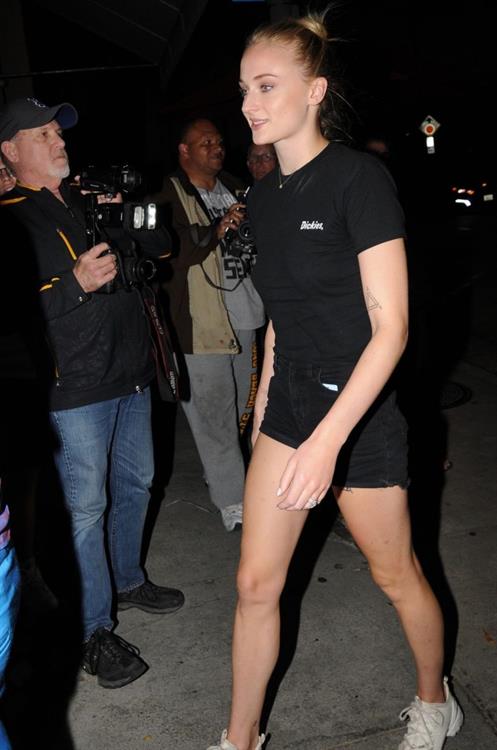 Sophie Turner braless boobs in a black shirt seen by paparazzi showing her tits and her pierced nipple.





