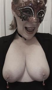 Sexy London Milf always got my boobs and nipples on show all over London 