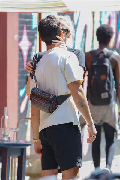 Sophie Turner braless tits seen kissing Joe Jonas by paparazzi.









