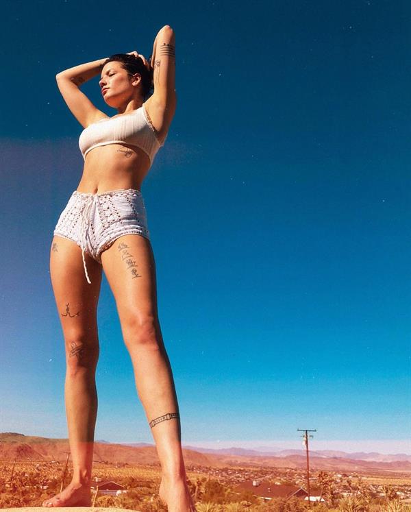 Halsey sexy ass photo shoot in the desert.




























