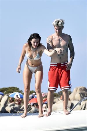 Bella Thorne sexy in a thong bikini drinking and smoking weed out on the water showing off her ass seen by paparazzi.



