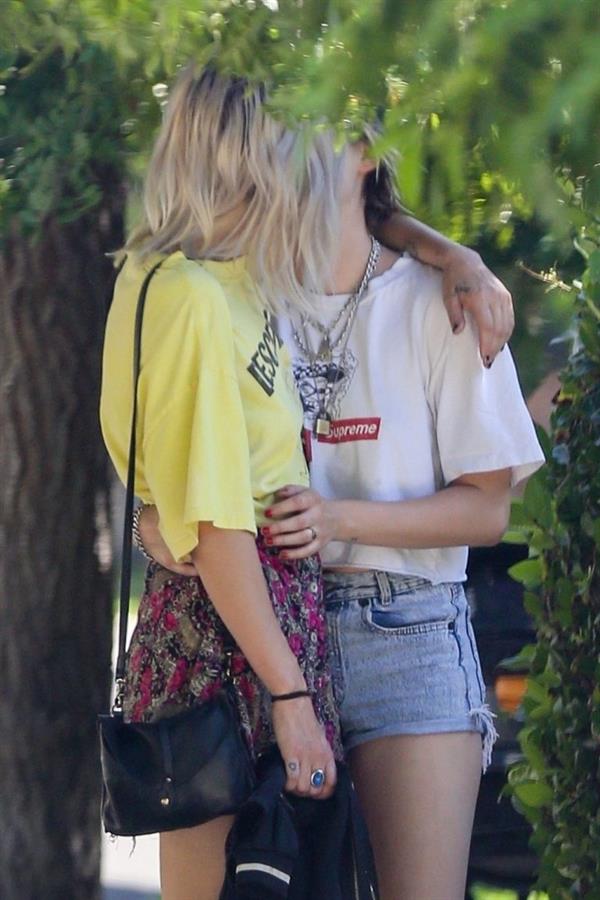 Kristen Stewart and Dylan Meyer lesbian kiss seen making out by paparazzi.




























