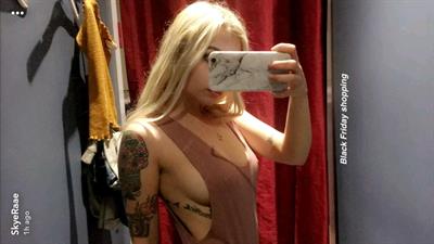 Skye Raae taking a selfie