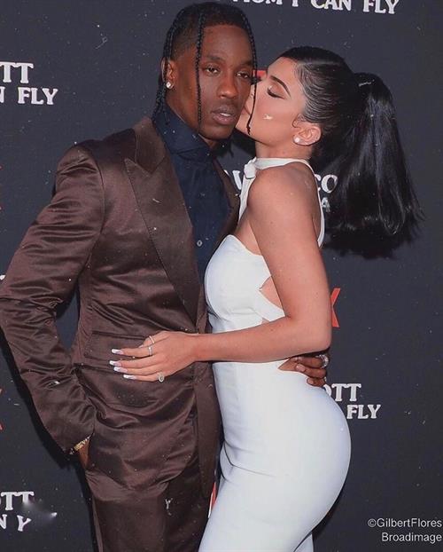 Kylie Jenner sexy ass in a tight white dress with Travis Scott at the premiere of  Look Mom I Can Fly .





































