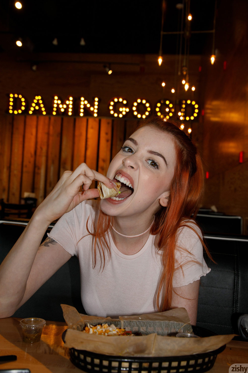 Wanda Ablee Flashing her Tits