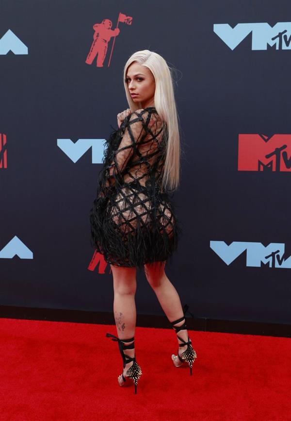 Mariahlynn braless boobs nip slips in a very revealing see through dress showing off her tits on the red carpet at the MTV VMA's seen by paparazzi.













