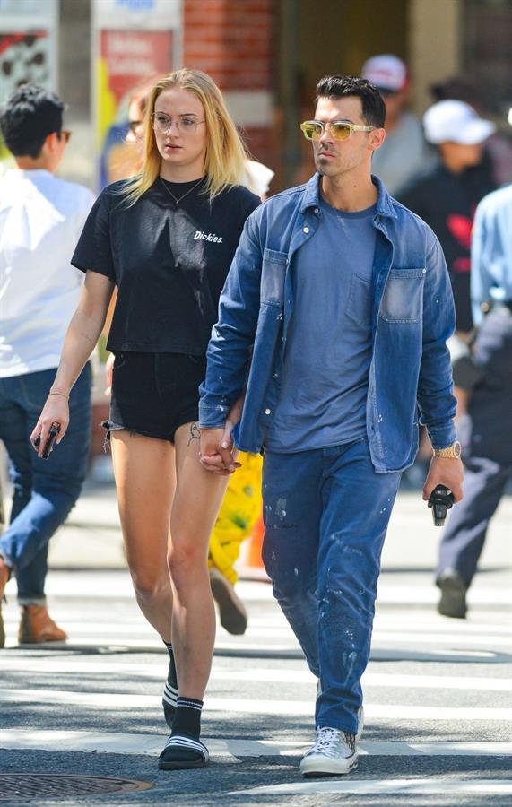 Sophie Turner braless boobs kissing Joe Jonas seen by paparazzi.
















