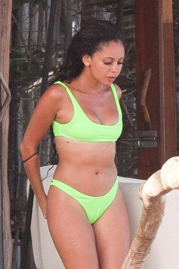 Vanessa Morgan in a tight green bikini showing nice cleavage and her sexy ass seen by paparazzi.




















