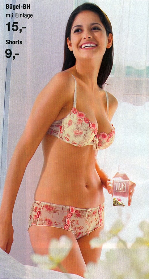 Carla Ossa in lingerie