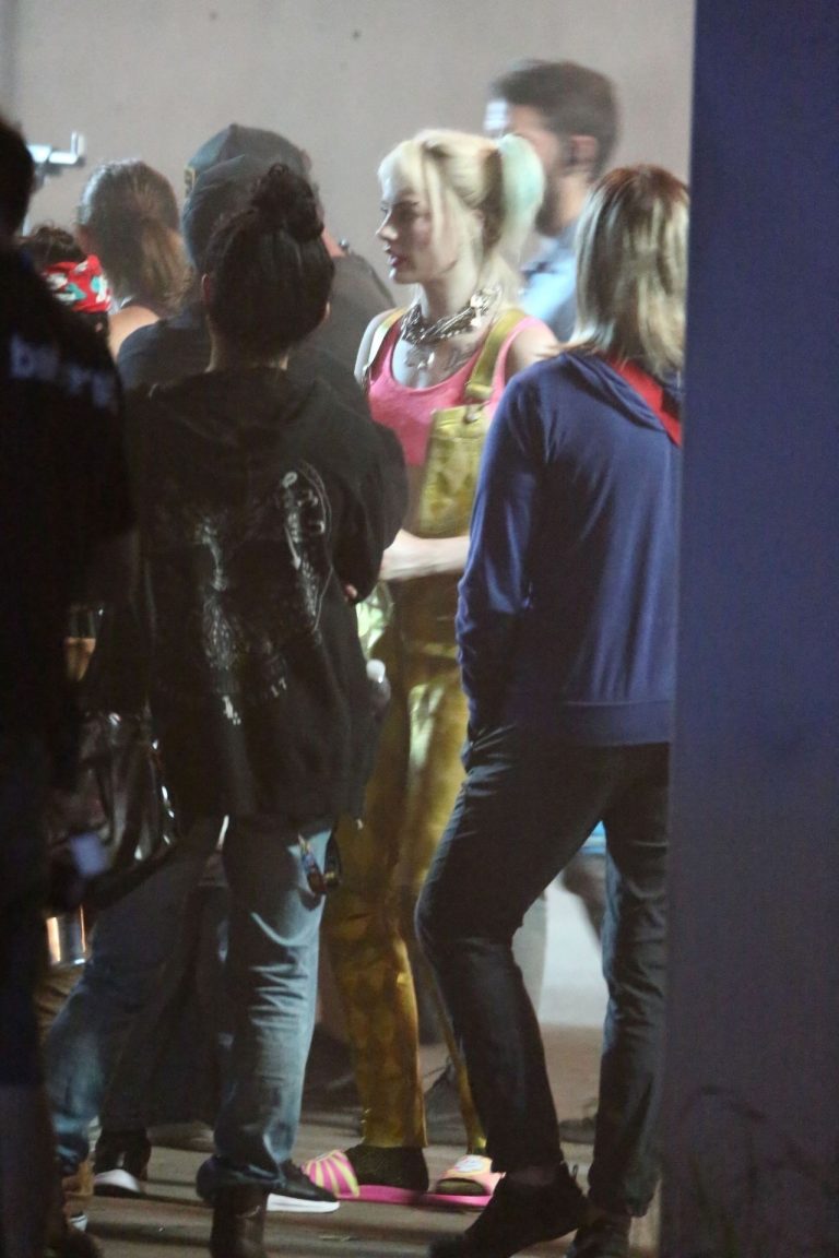 Margot Robbie Pictures Margot Robbie sexy filming an action scene as Harley Quinn in the new movie Birds of Prey .