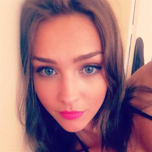 Rachel Cook taking a selfie