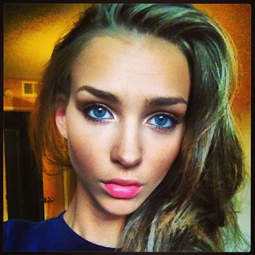 Rachel Cook taking a selfie