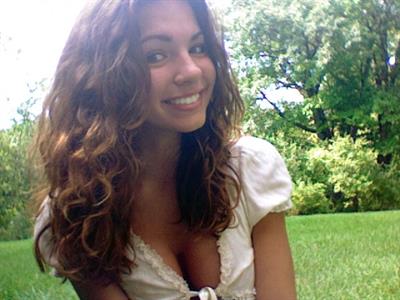 Jessica Ashley taking a selfie