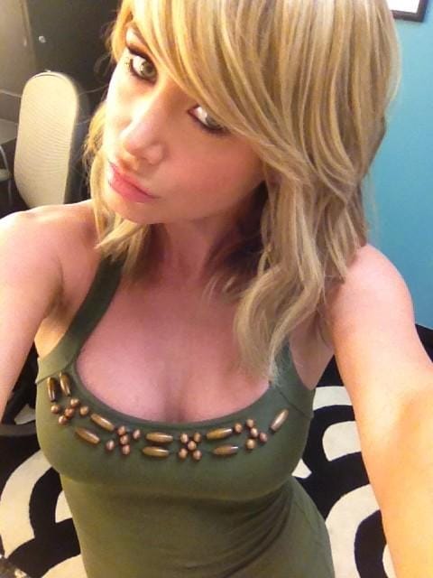 Sara Jean Underwood taking a selfie