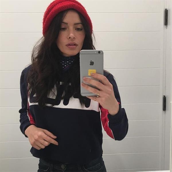 Sarah Shahi taking a selfie