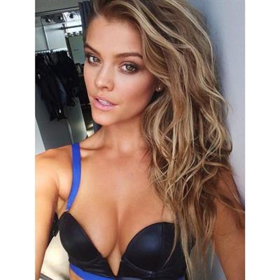 Nina Agdal taking a selfie