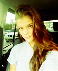 Nina Agdal taking a selfie