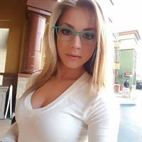 Nikki Leigh taking a selfie