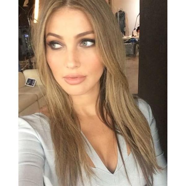 Simone Villas Boas taking a selfie