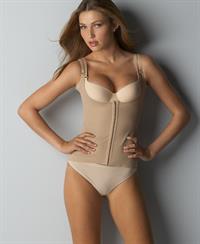 Simone Villas Boas in lingerie