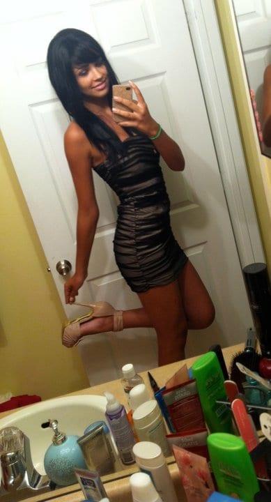 Sandra Kubicka taking a selfie