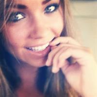 Sandra Kubicka taking a selfie