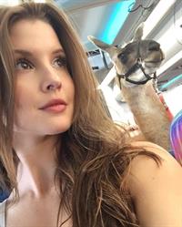 Amanda Cerny taking a selfie