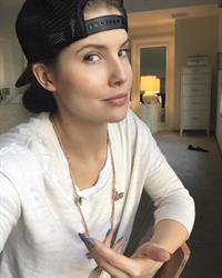 Amanda Cerny taking a selfie