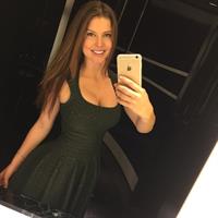 Amanda Cerny taking a selfie