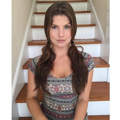 Amanda Cerny taking a selfie