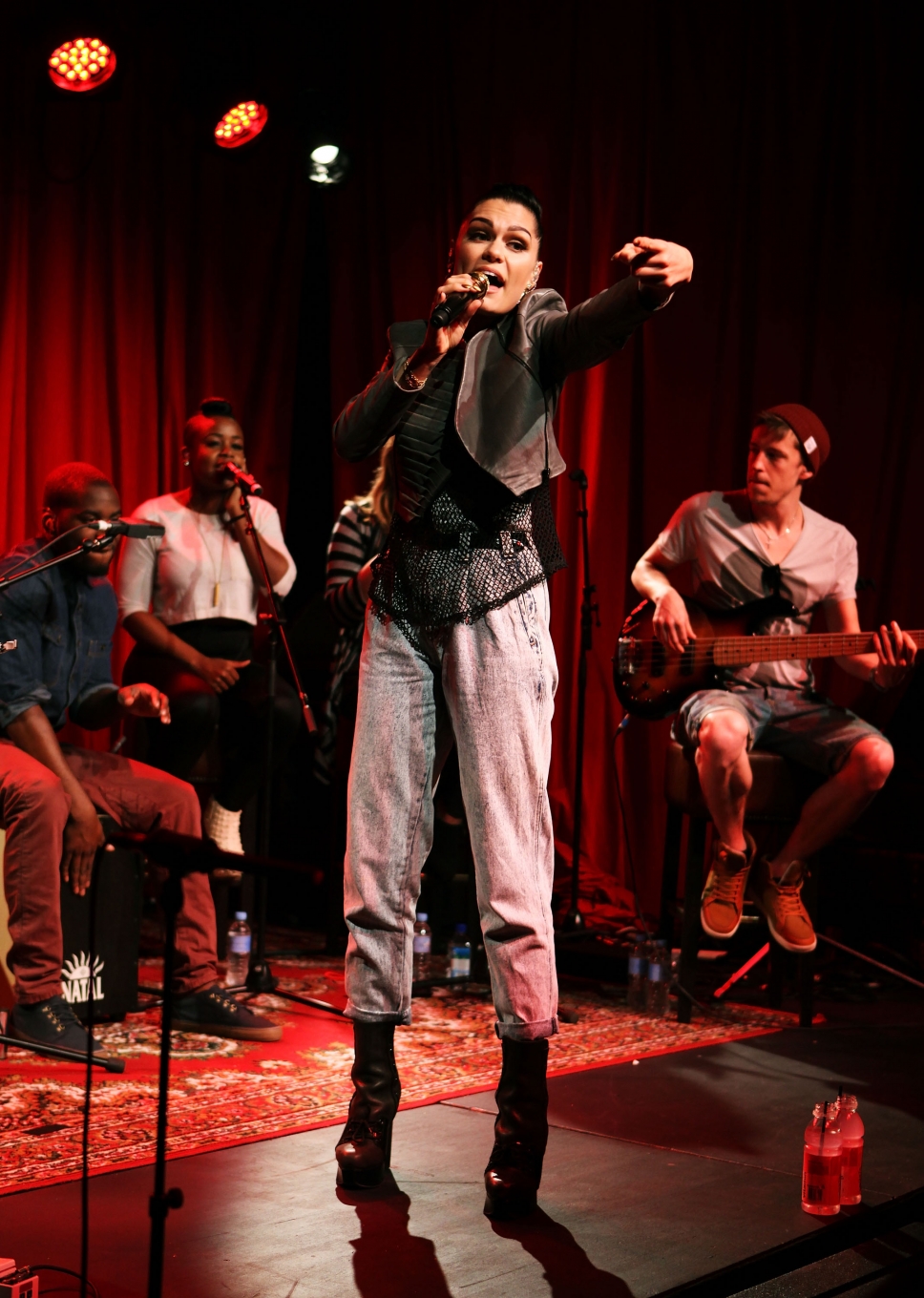 Jessie James Decker Pictures Jessie James Decker