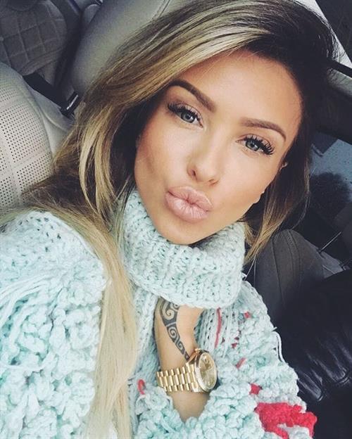 Monika Pietrasinska taking a selfie