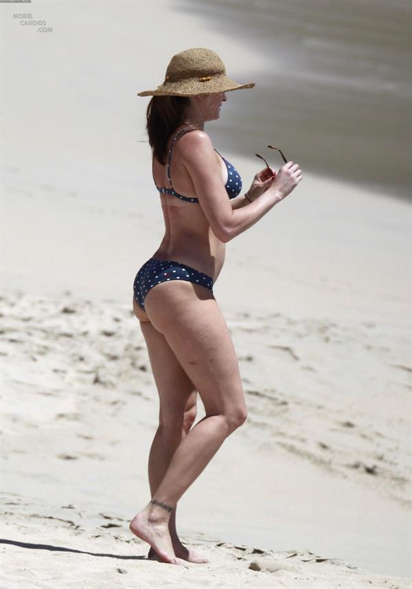 Stephanie Seymour in a bikini - ass