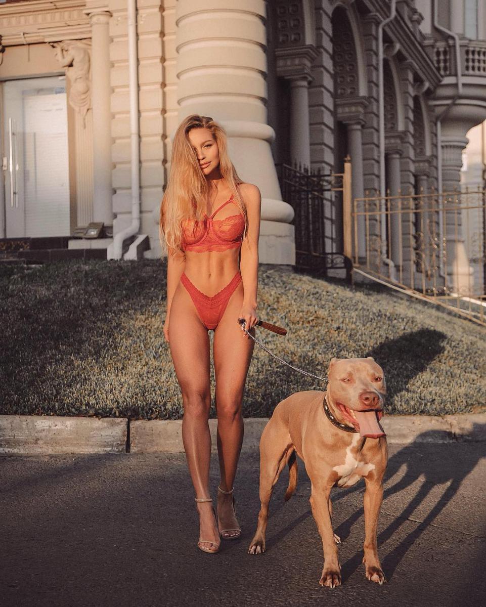 Natali Gubner in lingerie